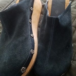 wedge wooden suede clogs